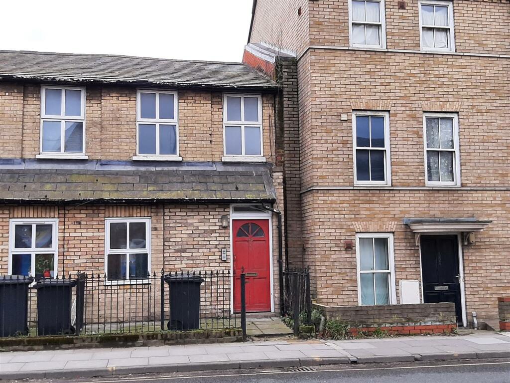 3 bedroom terraced house for sale in Woodbridge Road, Ipswich, IP4
