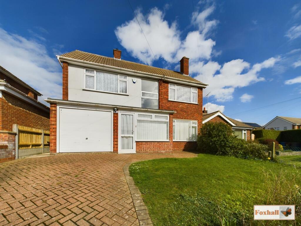 4 bedroom detached house for sale in Larchcroft Road, Ipswich, IP1