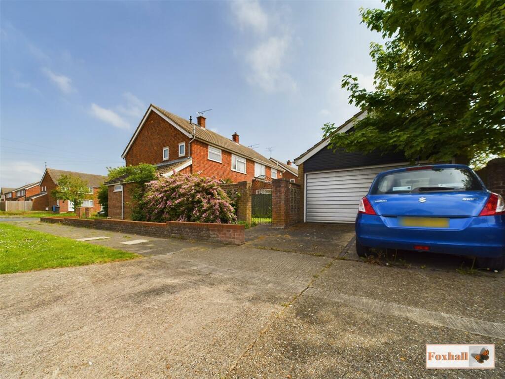 3 bedroom semidetached house for sale in Epsom Drive, Ipswich, IP1