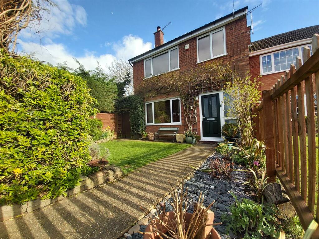 3 bedroom end of terrace house for sale in Lancing Avenue, Ipswich, IP4