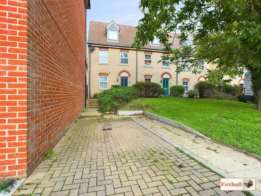 3 bedroom town house for sale in Fulham Way, Ipswich, IP1