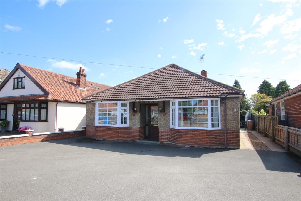 2 bedroom detached bungalow for sale in Bixley Road, Ipswich, IP3