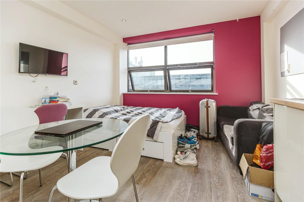 Studio flat for rent in Crown House, 37-41 Prince Street, City Centre, Bristol, BS1