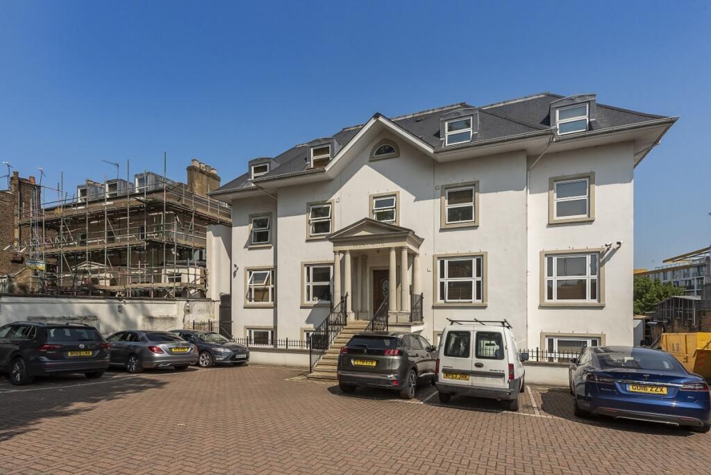 Main image of property: Windsor Court London N8