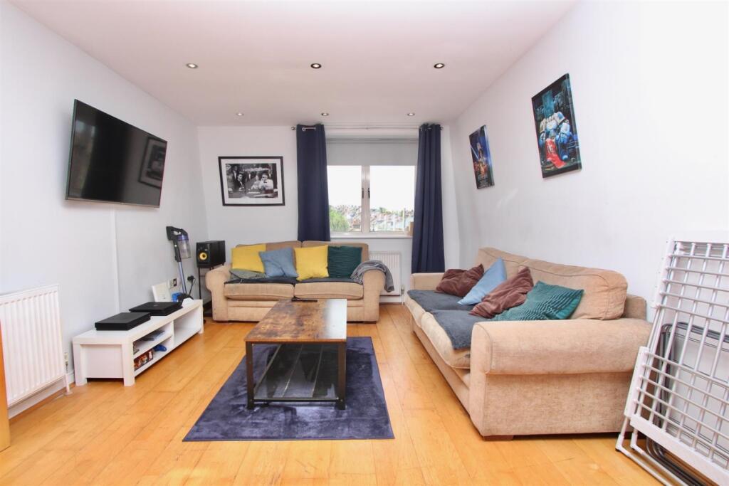 Main image of property: Salisbury Promenade London N8