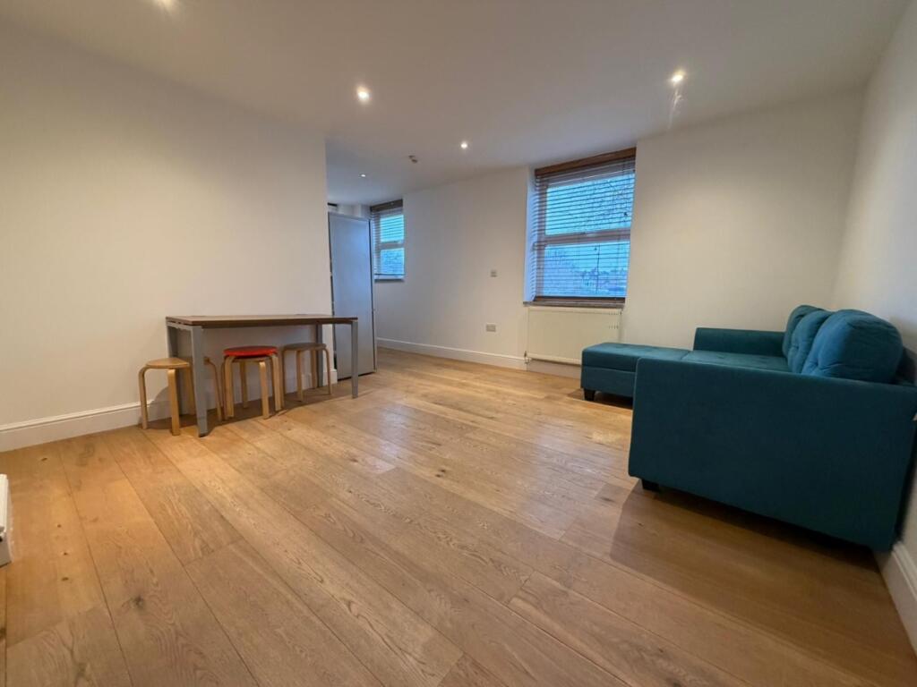 Main image of property: High Street London N8