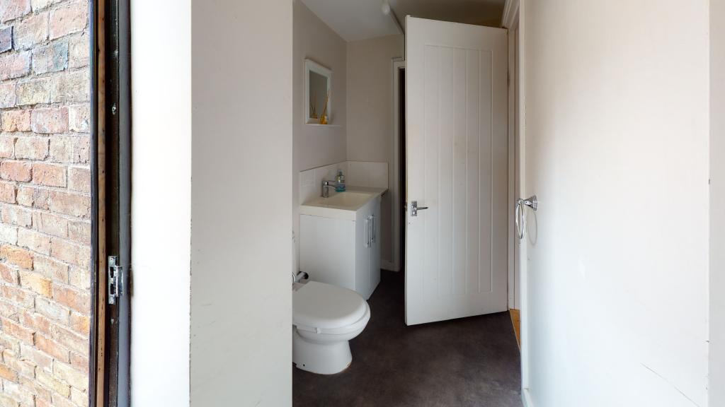 High street retail property for rent in Sheaf Street, Daventry, NN11