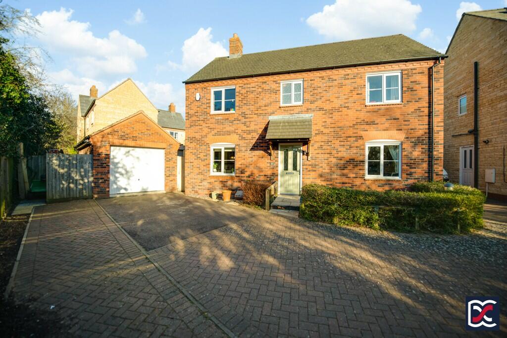 4 bedroom detached house for sale in Lime Kiln Close, Silverstone, NN12