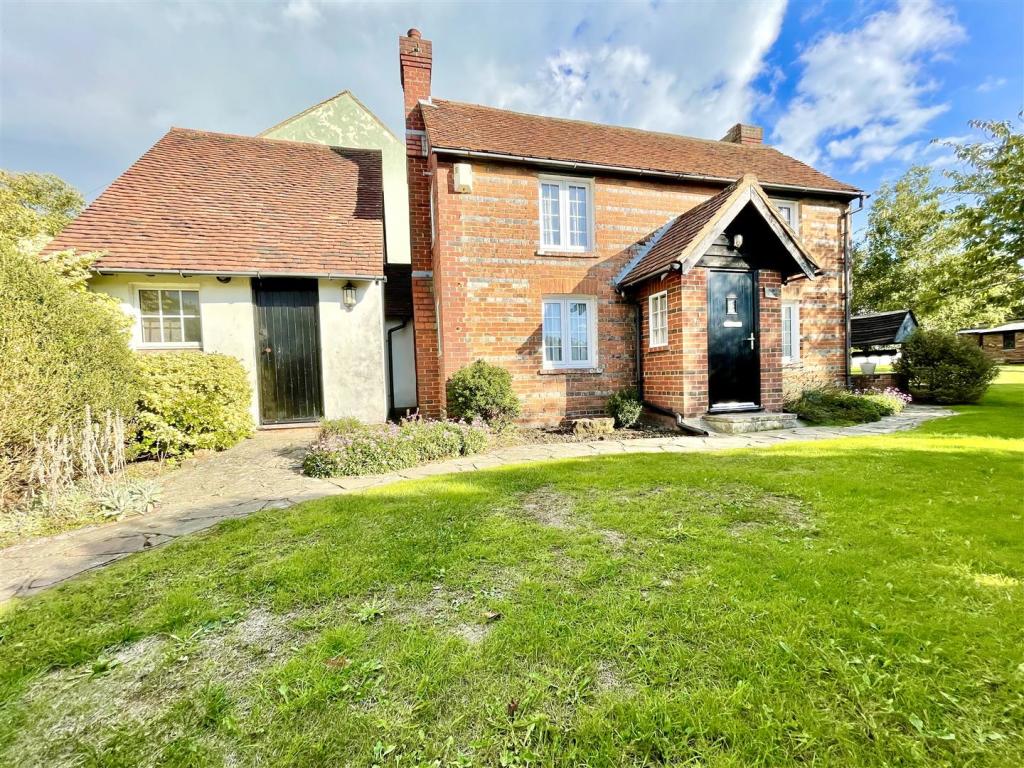 4 bedroom detached house for sale in Belle Hill, BexhillOnSea, TN40