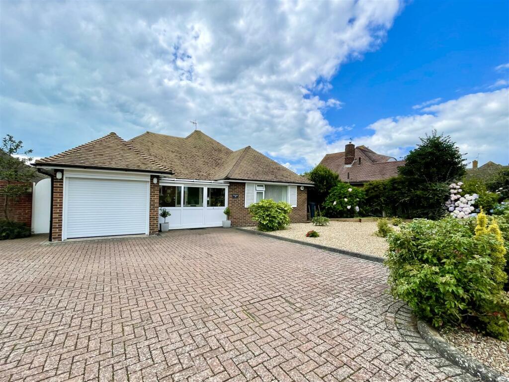 2 bedroom detached bungalow for sale in Birkdale, BexhillOnSea, TN39