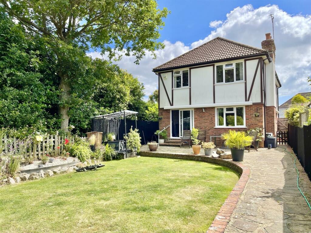 4 bedroom detached house for sale in Peartree Lane, Little Common, Bexhill, TN39