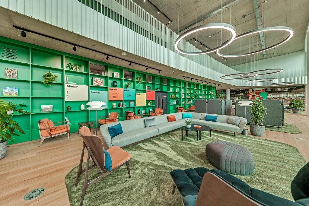 2022_06_090681 Main reception.jpg