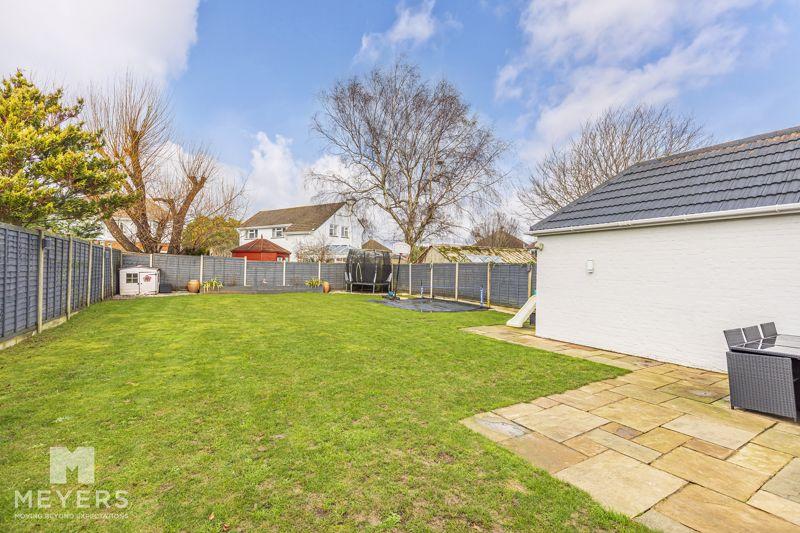 3 bedroom detached house for sale in Durrington Road, East