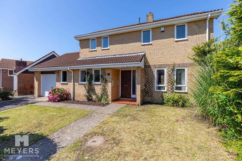 4 bedroom detached house for sale in Summerfields, Littledown