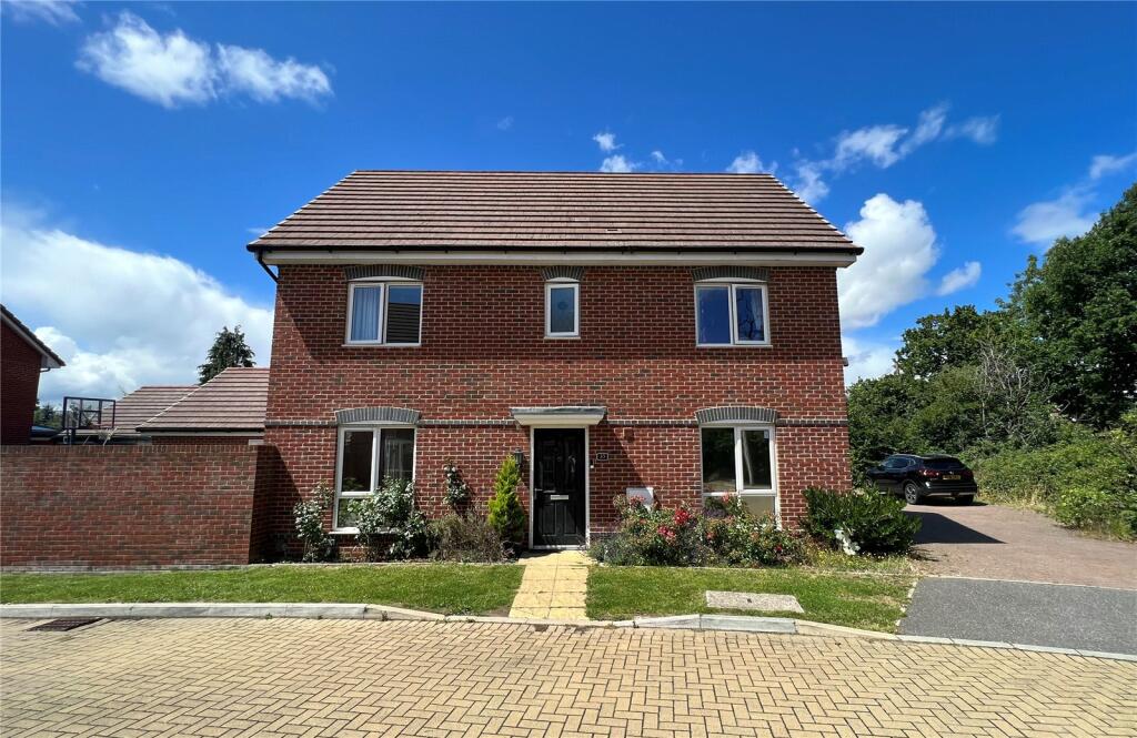 4 bedroom detached house for sale in Albert Close, Spencers Wood