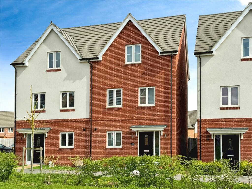 4 bedroom semidetached house for sale in Bolton Drive, Shinfield