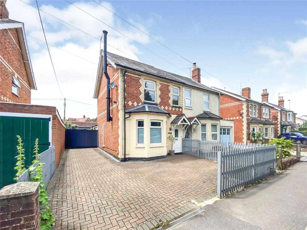 3 bedroom semidetached house for sale in Basingstoke Road, Spencers