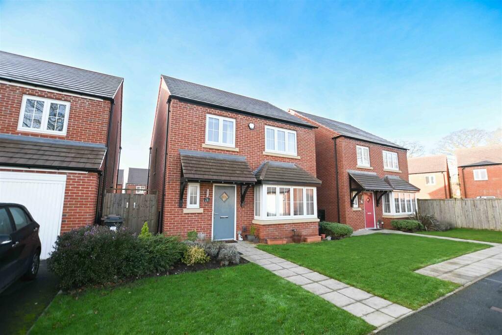 4 bedroom house for sale in Dewberry Road, Tidbury Green, Solihull, B90