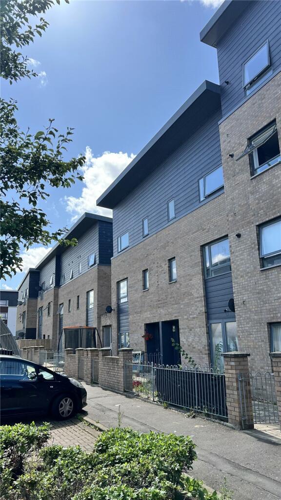 4 bedroom terraced house for sale in West Pilton Road, Edinburgh, EH4