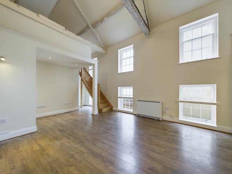2 bedroom flat for sale in Apartment in Nevill Street, Abergavenny, NP7