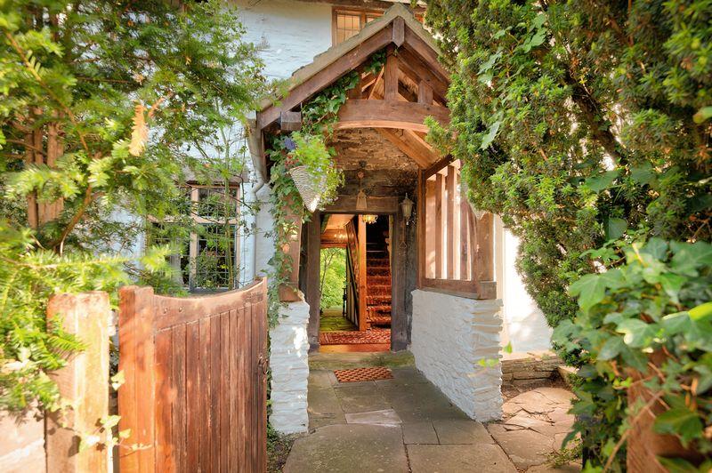 5 bedroom character property for sale in Llanvihangel Crucorney