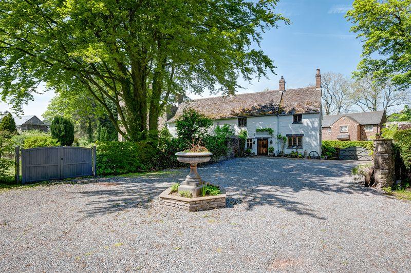 5 bedroom character property for sale in Llanvihangel Crucorney