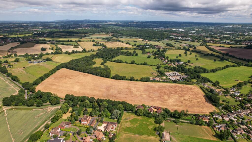 Main image of property: Oak Tree Lane, Redditch, B96