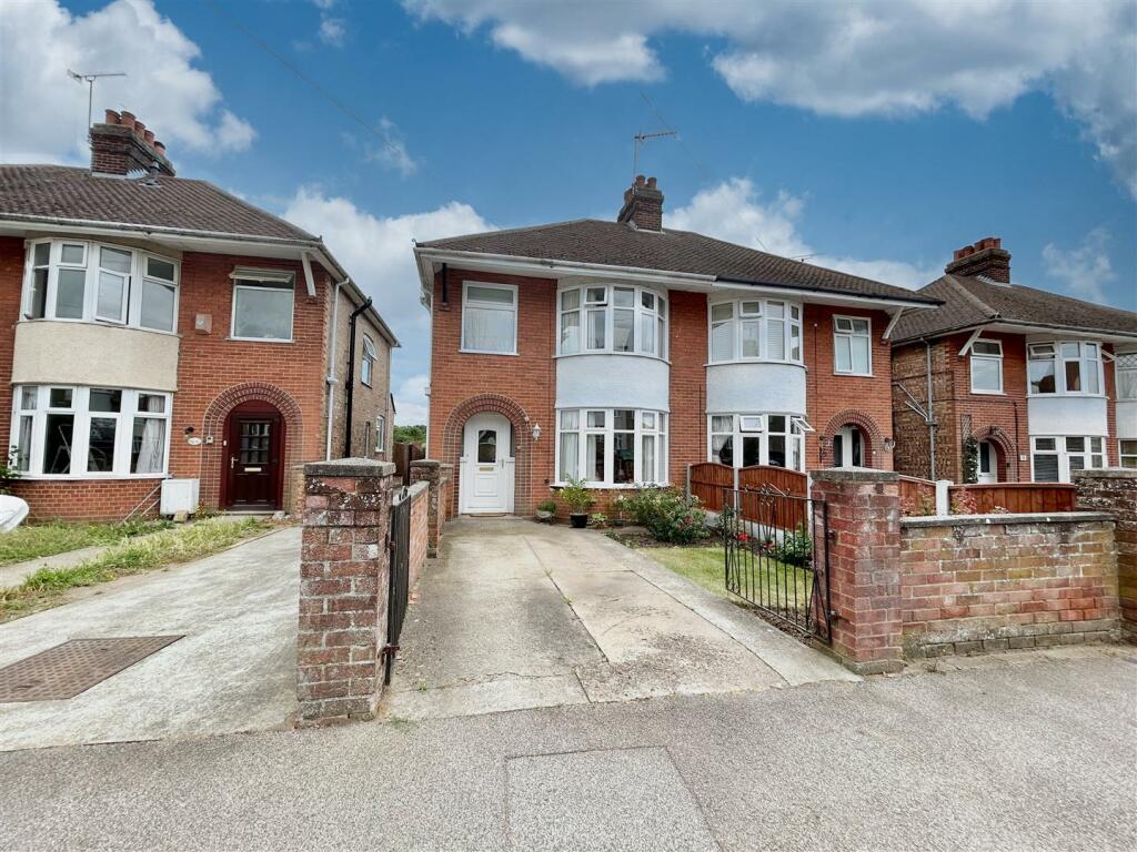 3 bedroom semidetached house for sale in Ashcroft Road, Ipswich, IP1