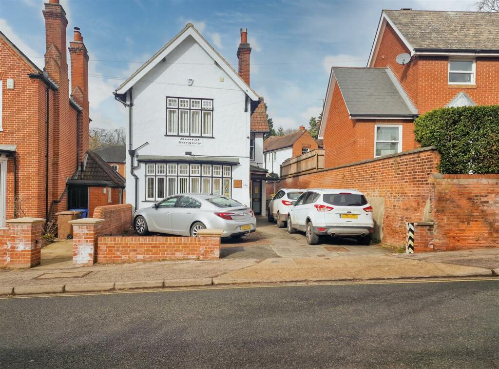 4 bedroom detached house for sale in Tuddenham Road, Ipswich, IP4