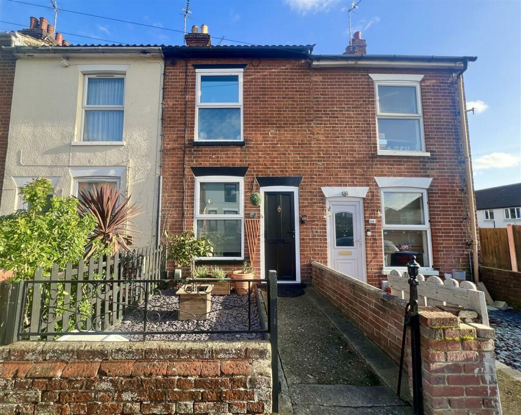 2 bedroom terraced house for sale in Waveney Road, Ipswich, IP1