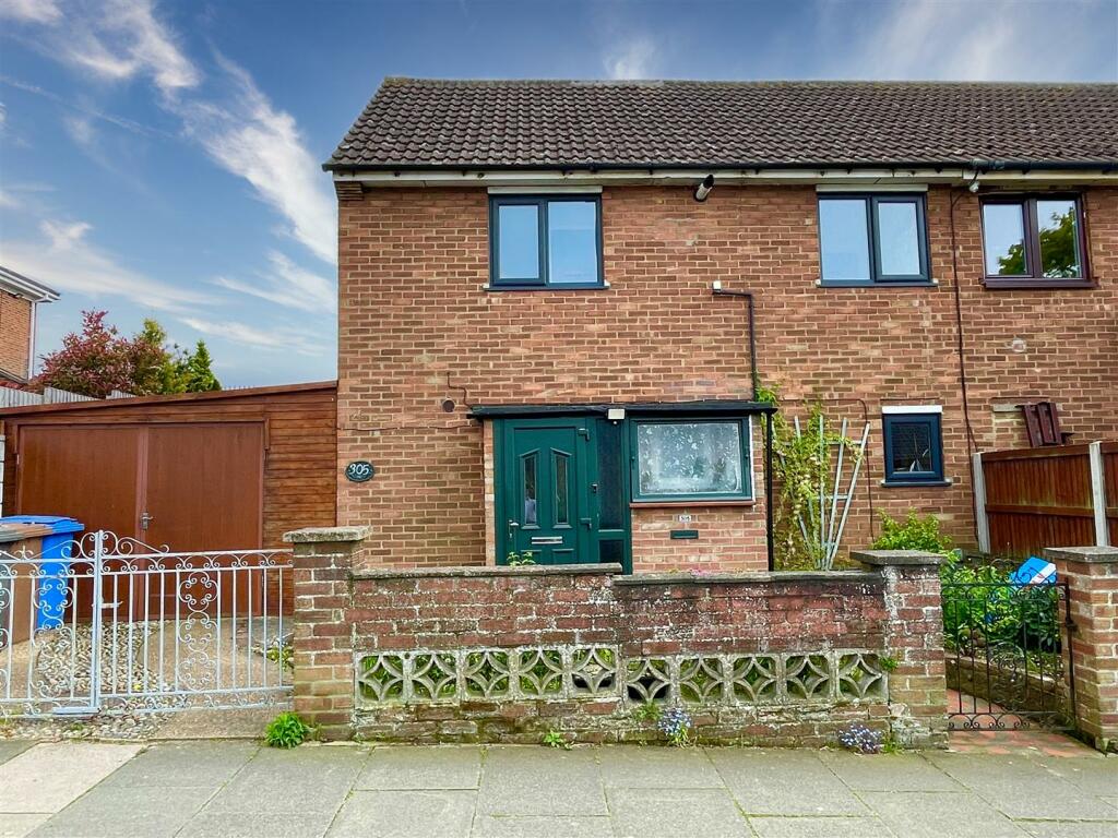 3 bedroom semidetached house for sale in Hawthorn Drive, Ipswich, IP2