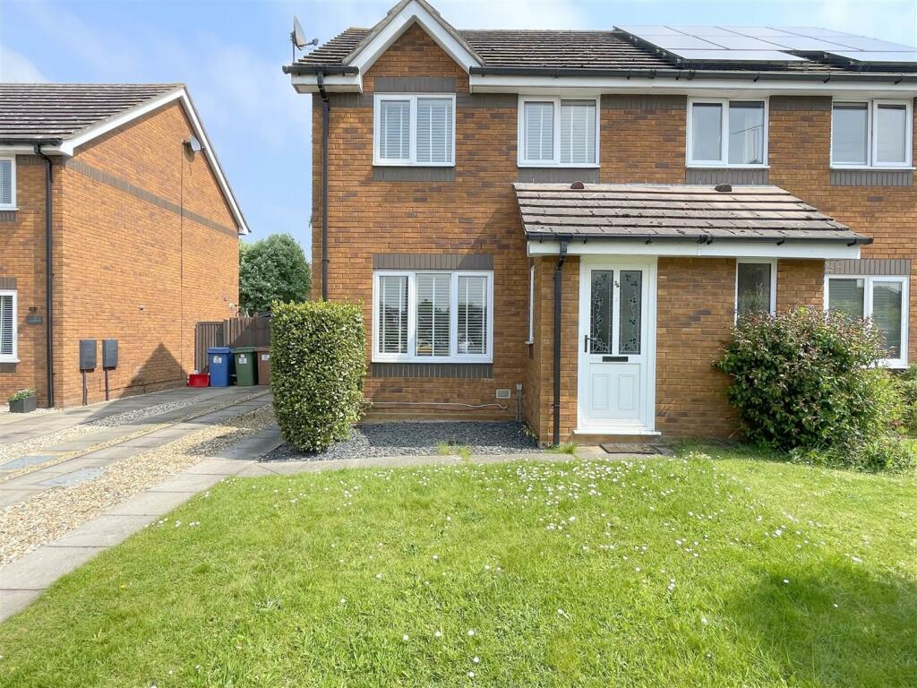 3 bedroom semidetached house for sale in Bramblewood, Ipswich, IP8