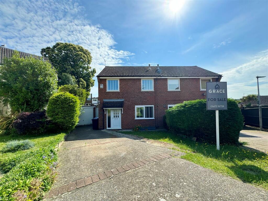 3 bedroom semidetached house for sale in Prittlewell Close, Ipswich, IP2