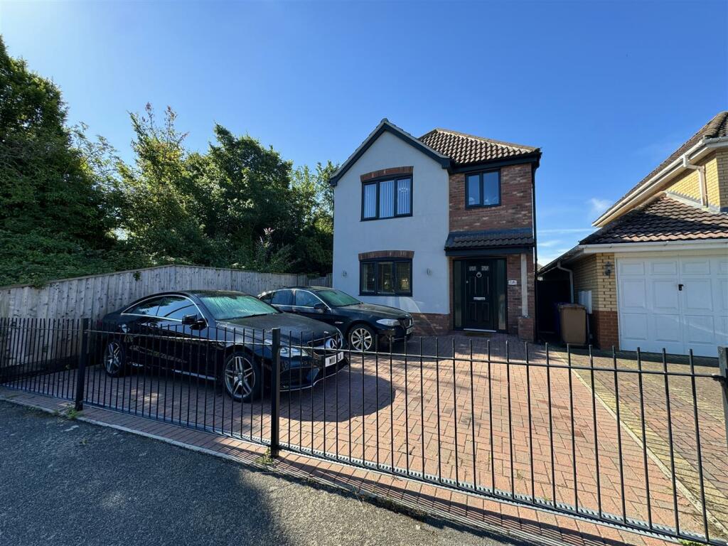 3 bedroom detached house for sale in Bentley Road, Ipswich, IP1