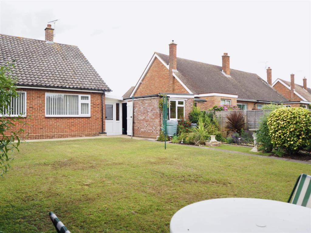 2 bedroom bungalow for sale in Horsham Avenue, Ipswich, IP3