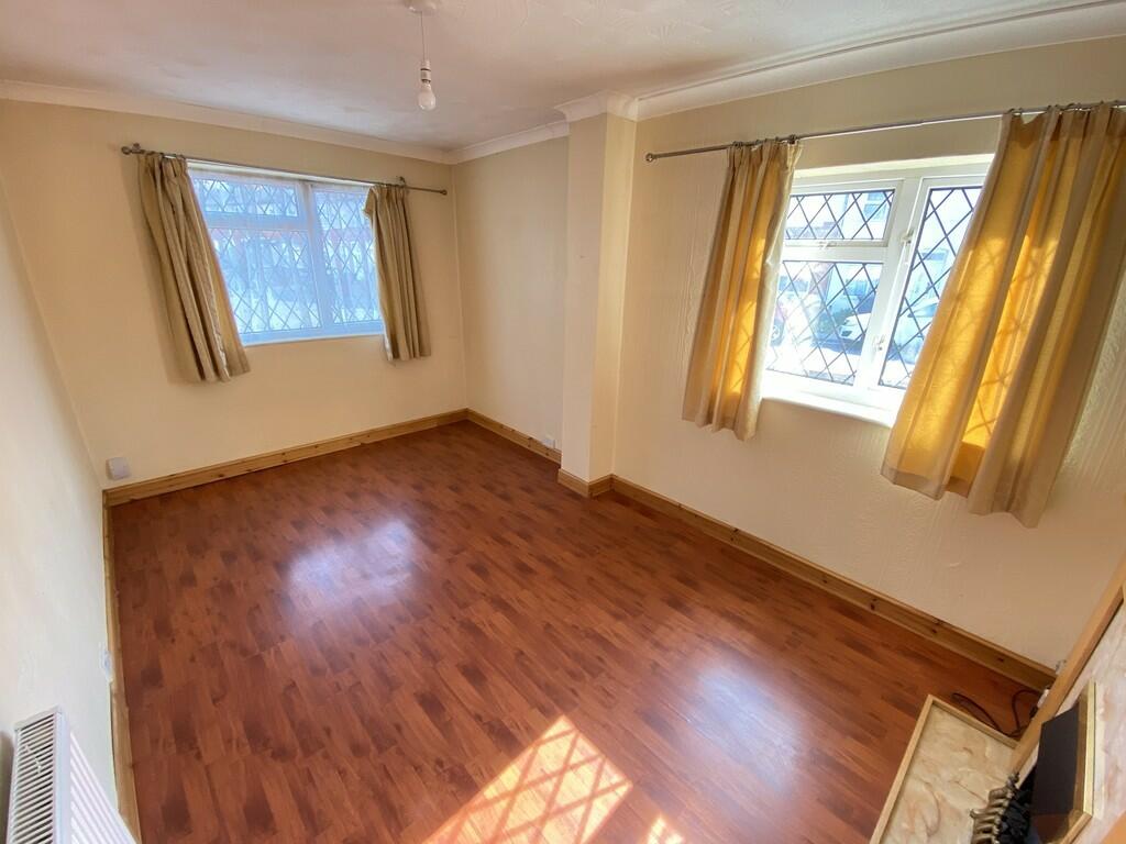 2 bedroom detached bungalow in Burleigh Road, Pennfields, Wolverhampton