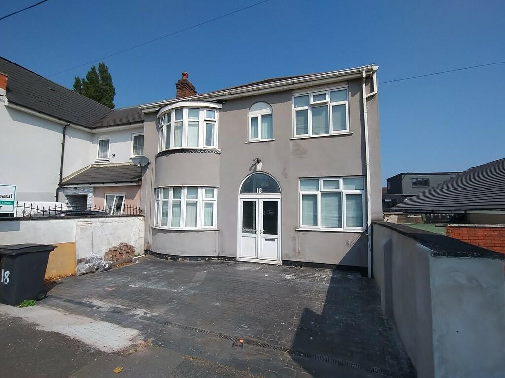 4 bedroom semidetached house for rent in Goldthorn Hill, Wolverhampton