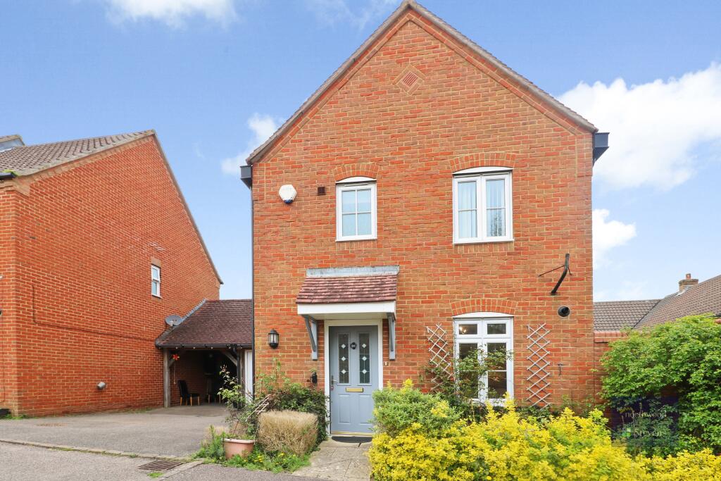 3 bedroom detached house for sale in Stowell Close, Singleton, Ashford
