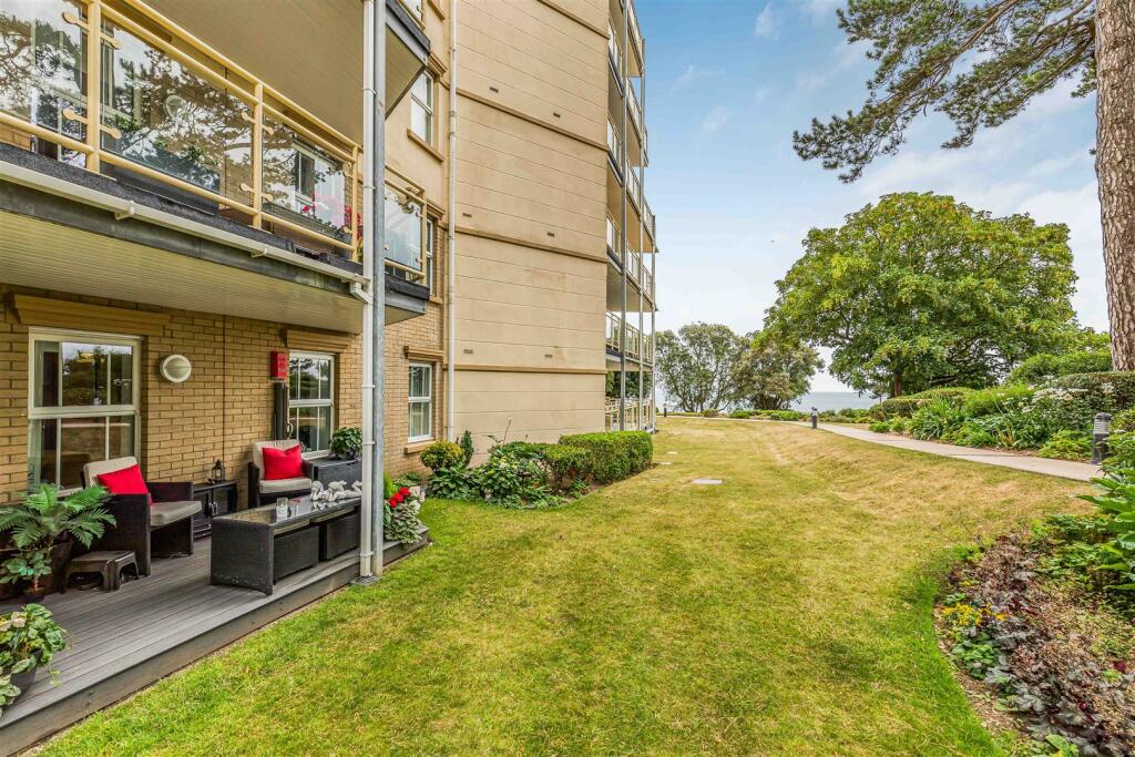 2 bedroom ground floor flat for sale in West Cliff Road, Bournemouth, BH2