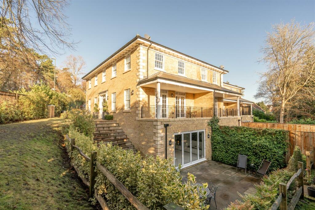4 bedroom semidetached house for sale in Chilbolton Avenue, Winchester