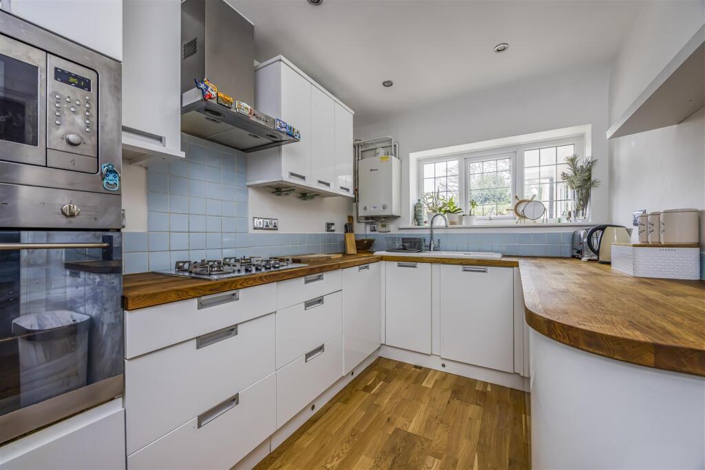 Additional property image - 6 East Avenue, Bournemouth