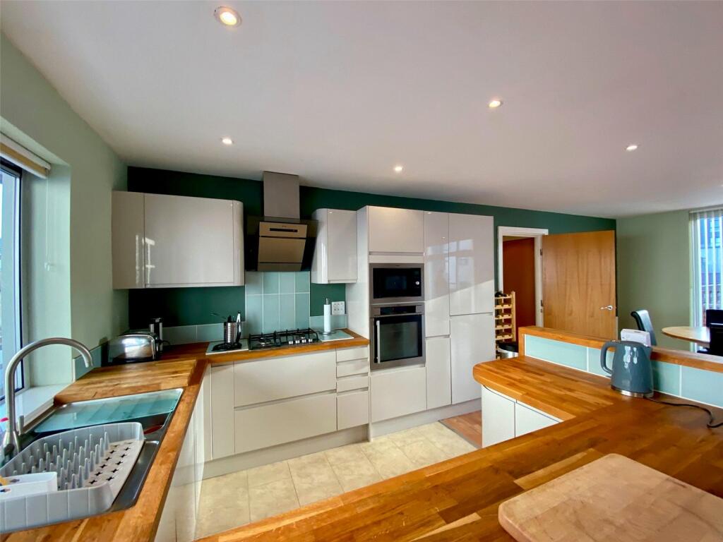 Additional property image - Golden Lion Court, Redcliff Street, Bristol, BS1