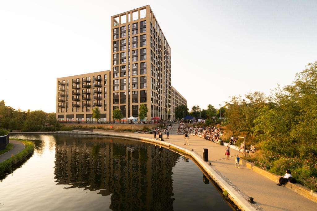 Main image of property: Lyons Dock, Greenford