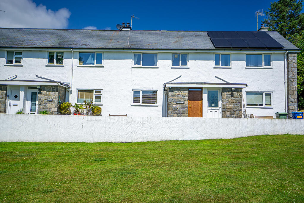 2 bedroom terraced house for sale in 18 Glyn Y Mor, LLanbedrog, LL53