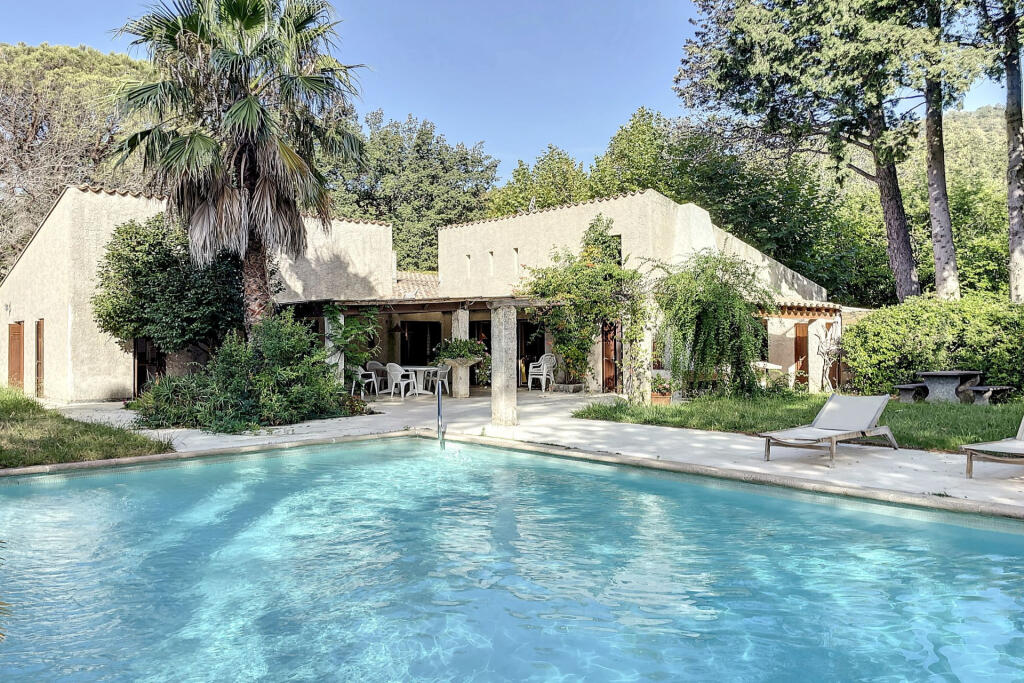 Main image of property: Provence-Alps-Cote d`Azur, Var, La Garde-Freinet