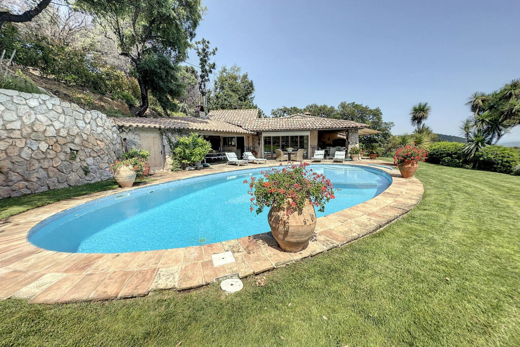 Main image of property: Provence-Alps-Cote d`Azur, Var, La Garde-Freinet