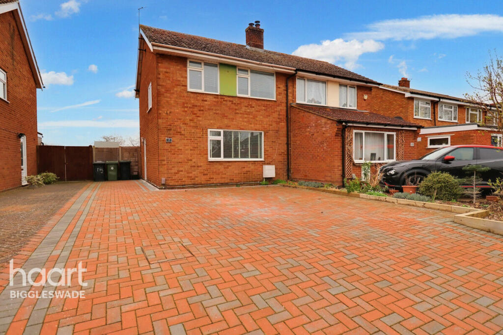 3 bedroom semidetached house for sale in Hitchin Road, Upper Caldecote