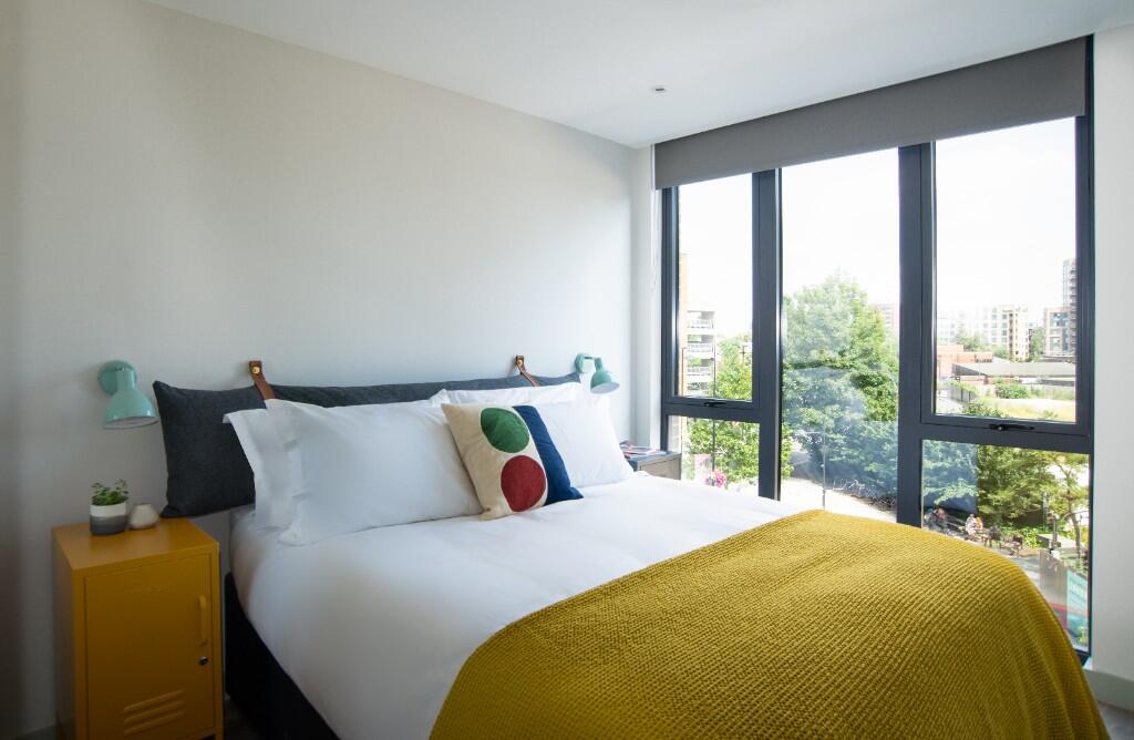 Main image of property: 1608 26 Dingwall Road, Croydon, London, CR0