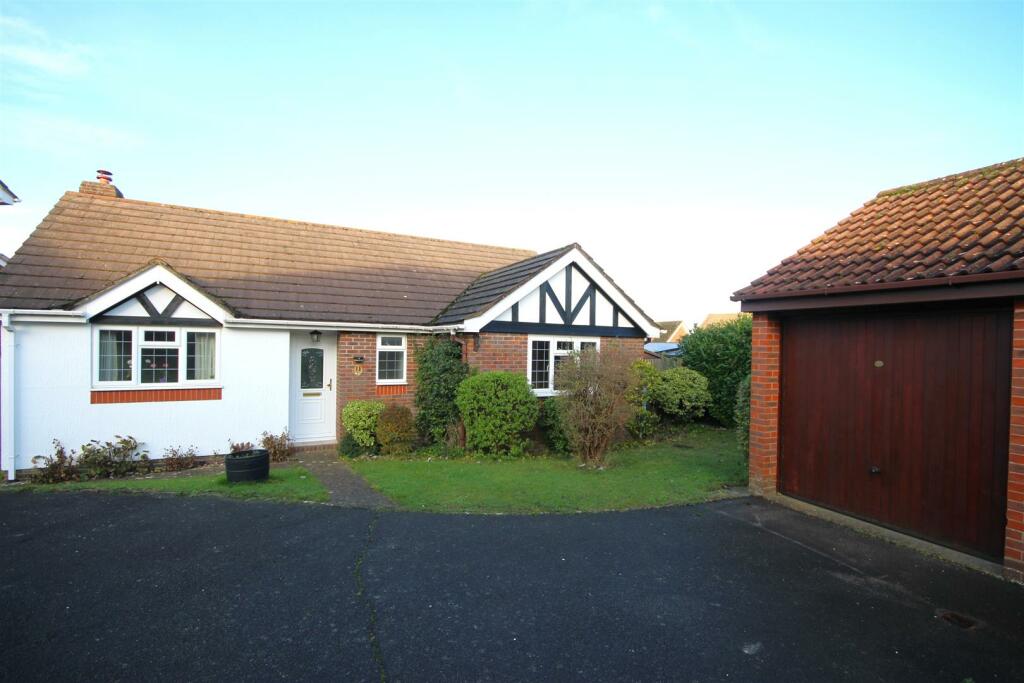 3 bedroom detached bungalow for sale in Godstalls Lane, Steyning, BN44