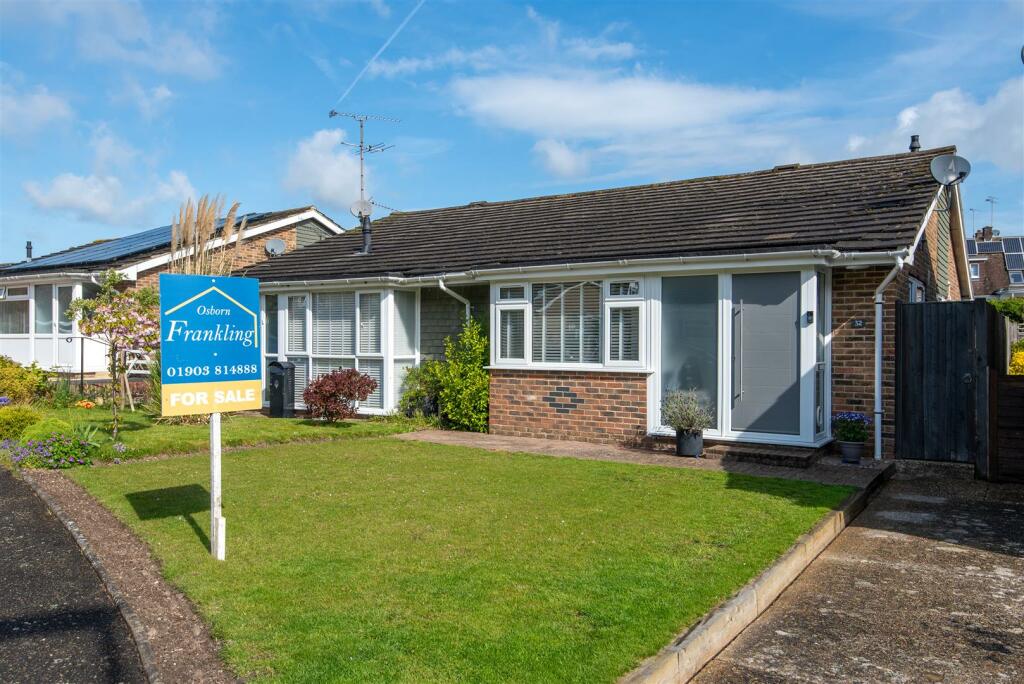 2 bedroom semidetached bungalow for sale in Penlands Vale, Steyning, BN44